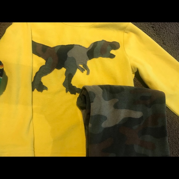 3 pair of long sleeve/pant pajamas - Picture 3 of 4